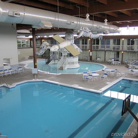 Atrium Hotel & Conference Center Hutchinson Extérieur photo