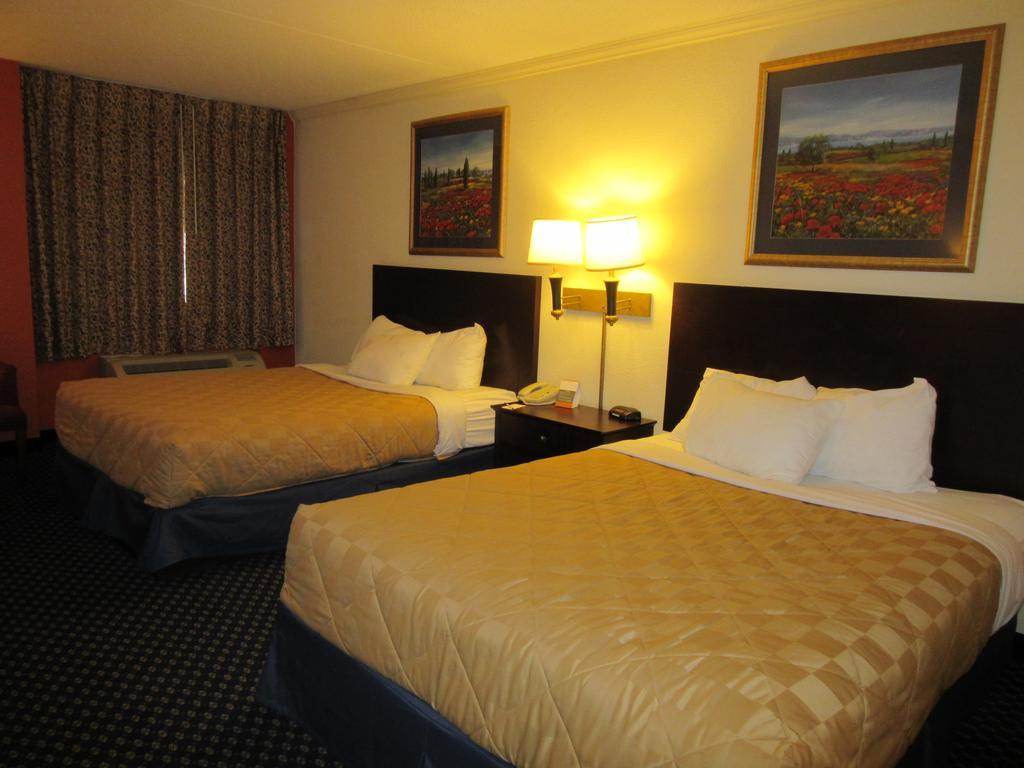Atrium Hotel & Conference Center Hutchinson Extérieur photo