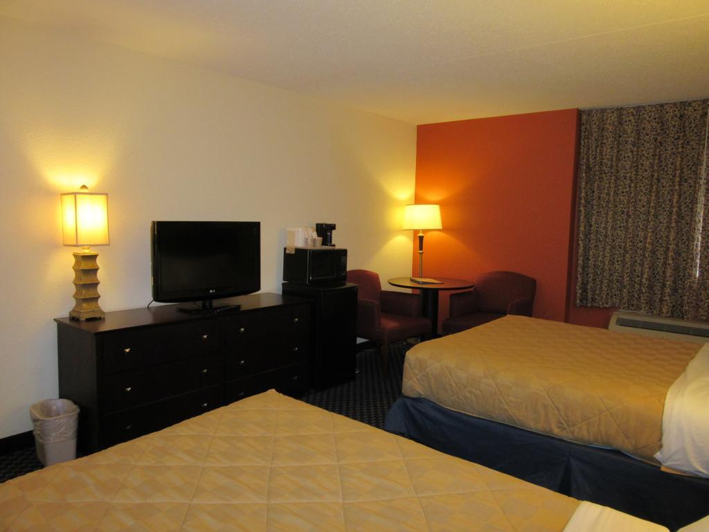 Atrium Hotel & Conference Center Hutchinson Extérieur photo