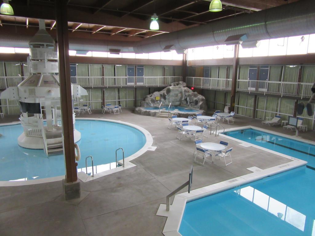 Atrium Hotel & Conference Center Hutchinson Extérieur photo
