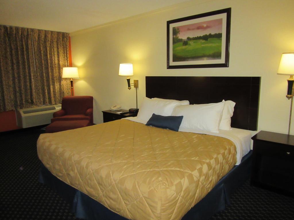 Atrium Hotel & Conference Center Hutchinson Extérieur photo