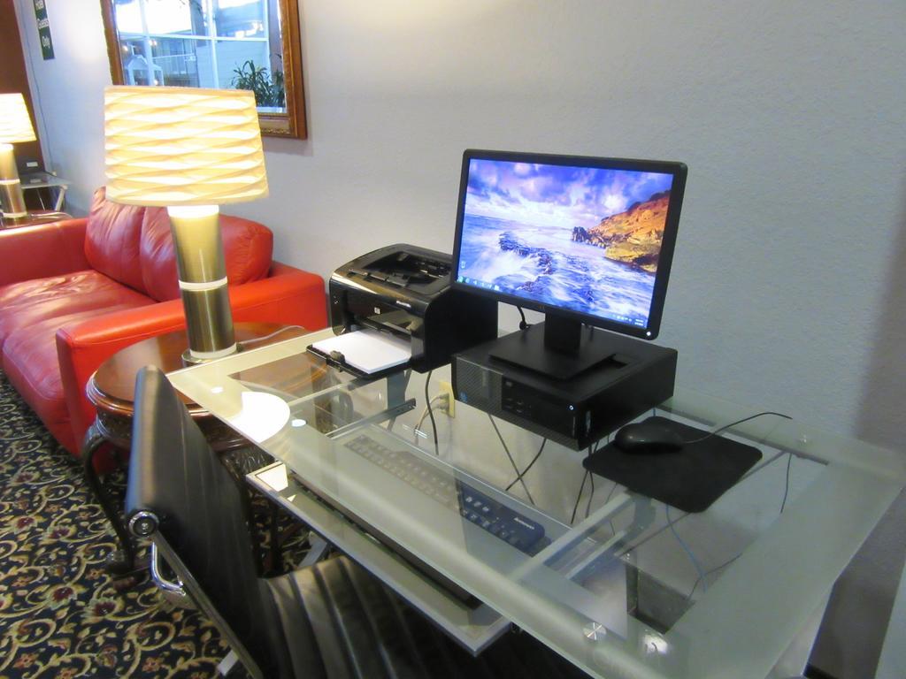 Atrium Hotel & Conference Center Hutchinson Extérieur photo