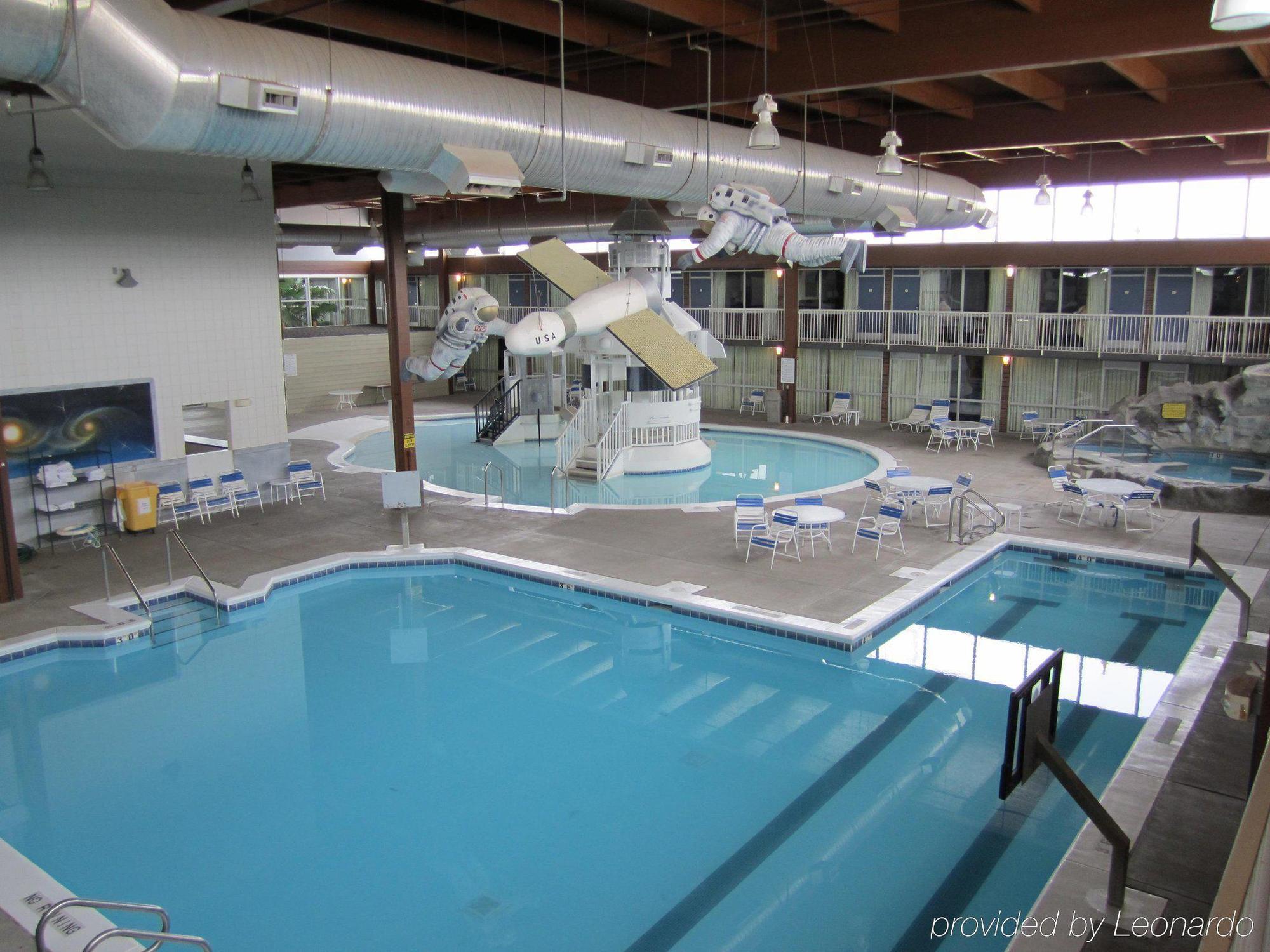 Atrium Hotel & Conference Center Hutchinson Extérieur photo