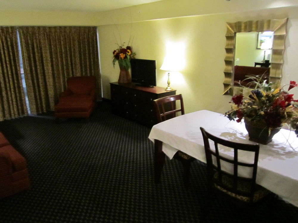 Atrium Hotel & Conference Center Hutchinson Chambre photo